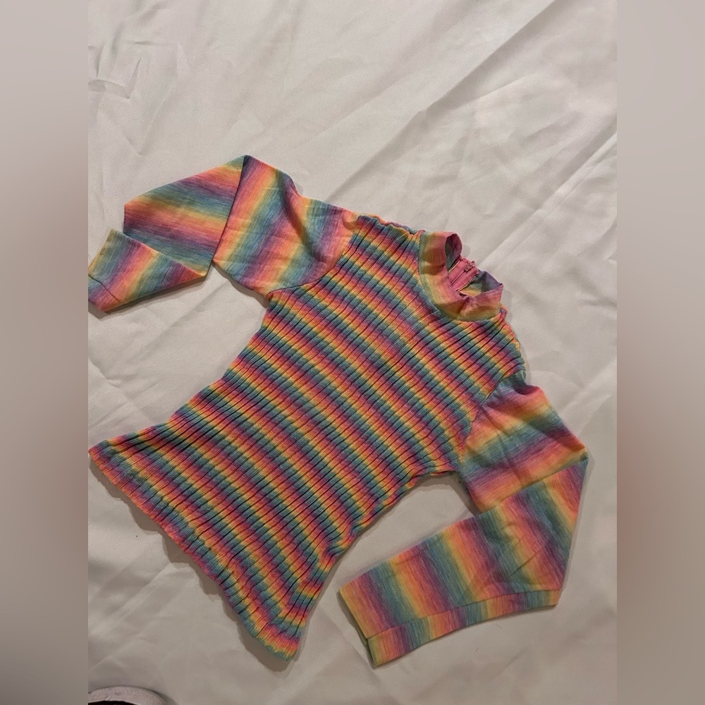 Girls VINTAGE rainbow top! 🌈